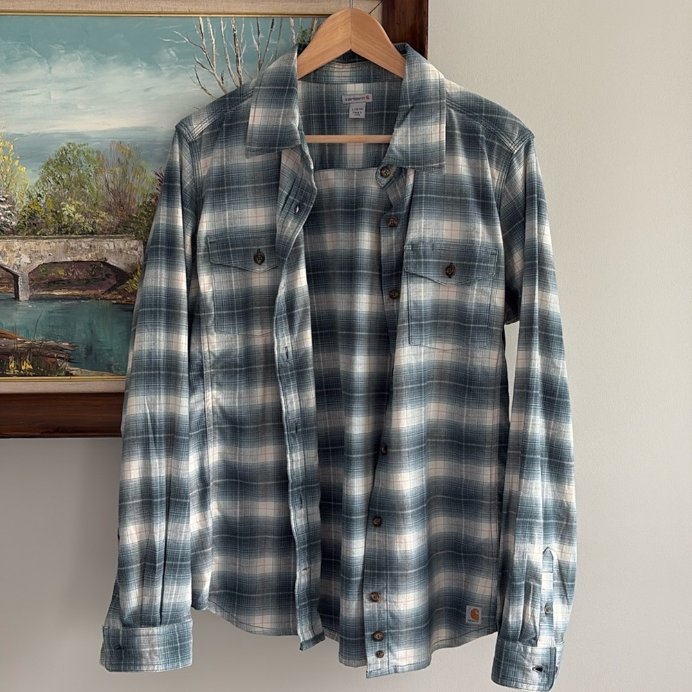 Women’s Carhartt plaid button down long sleeve shirt size Large (12/14)